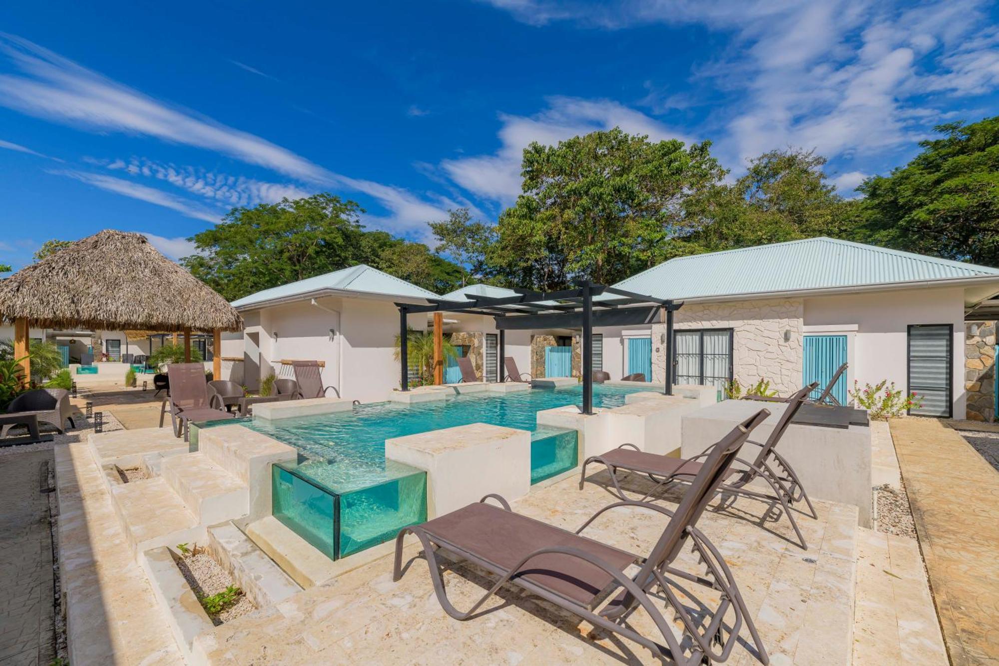 Vr Beachwalk Avellanas Gasthof *